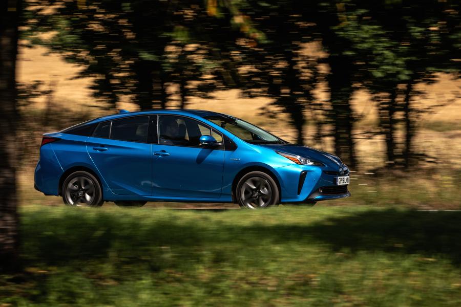  Toyota Prius 2019 года  (UK) (фото 4 из 37)